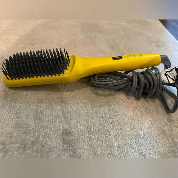 drybar The Brush Crush Heated Straightening Brush